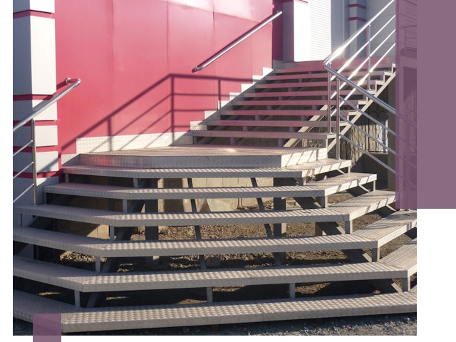 Лестницы для магазина в Сарове — изготовление и монтаж