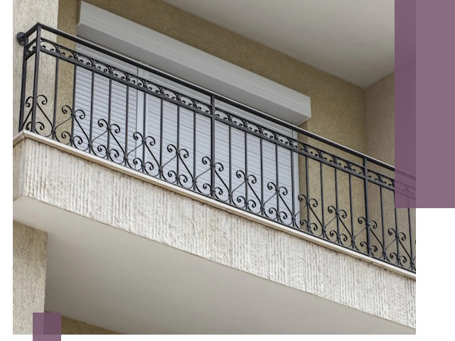 Балконные ограждения из металла и стекла в Сарове для домов