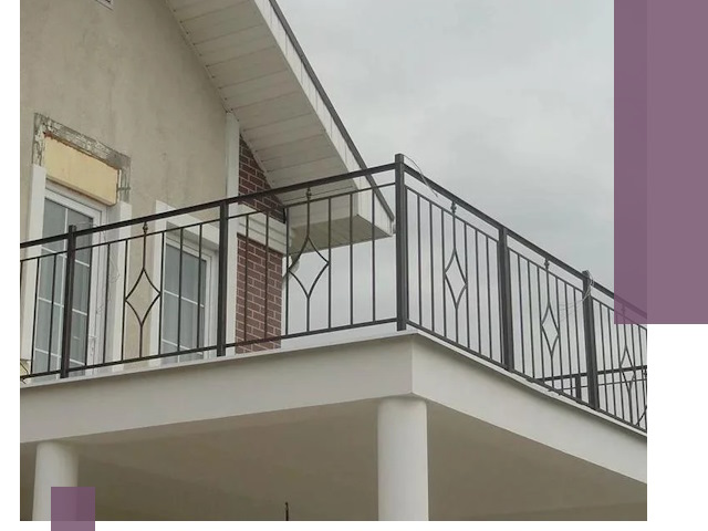 Изготовление балконных ограждений в Сарове из металла и стекла