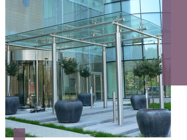 Навесы из стекла на заказ в Сарове — монтаж и установка